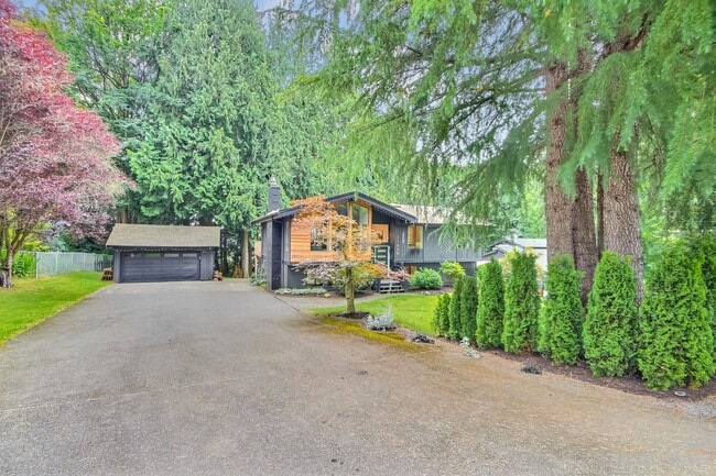 Building Photo - Stunning Home in Lake Stevens