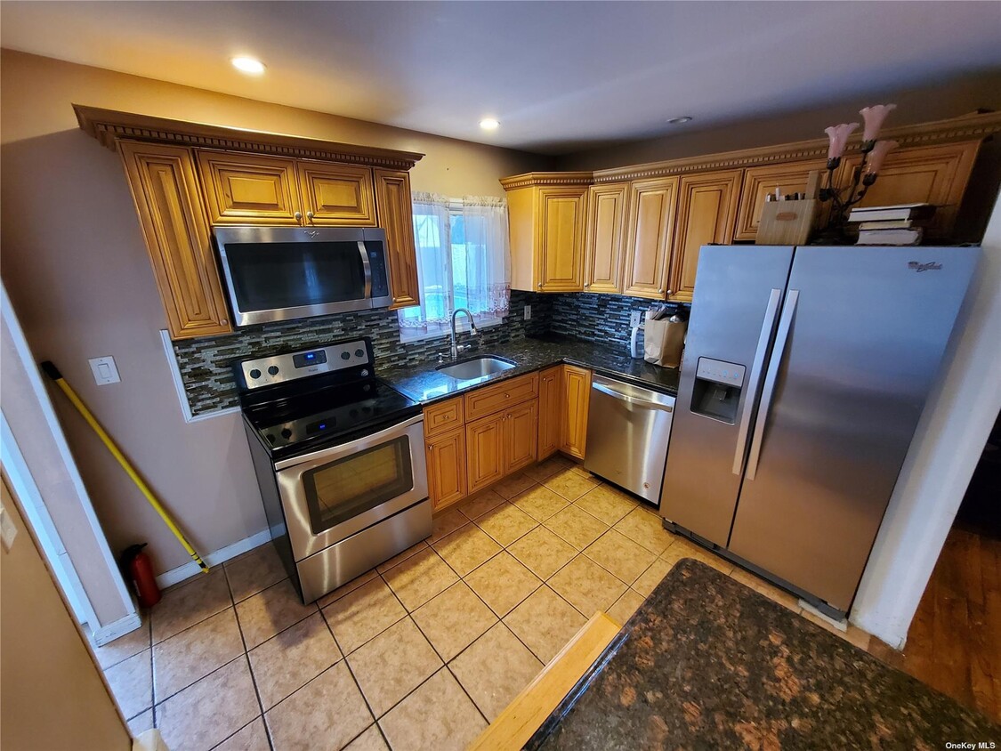 Primary Photo - 48 Berkshire Rd