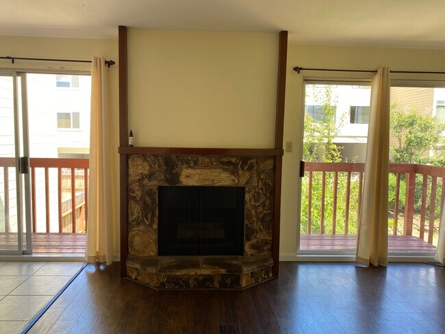 Building Photo - 338 3rd Ave