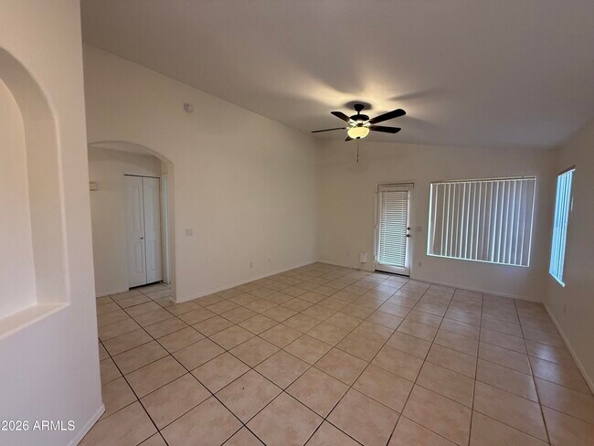 Foto del edificio - 1191 W Lark Dr