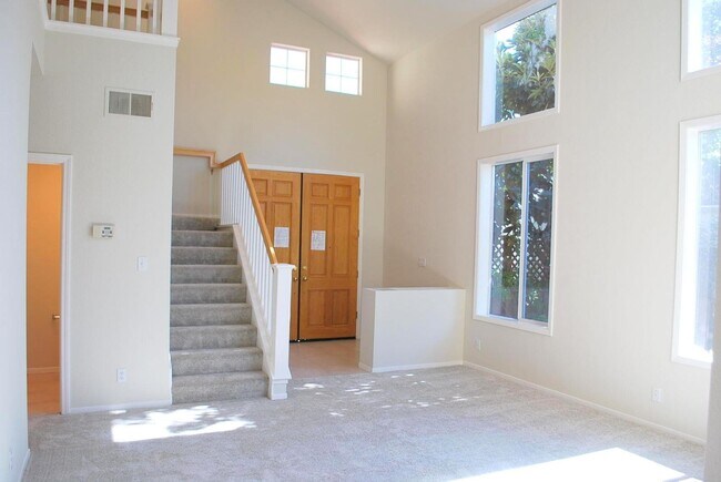 Foto del edificio - Detached Sunny Home In Gated Vista Pointe ...