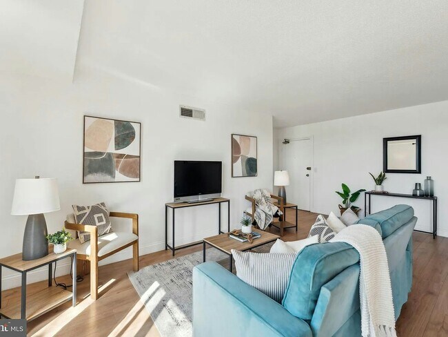 Photo - 4410 Oglethorpe St Apartment