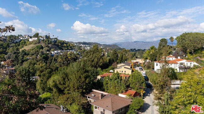 Foto del edificio - 3255 Fernwood Ave