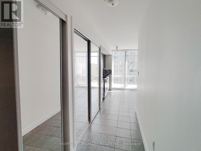 Building Photo - 11-2911 Brunel Ct