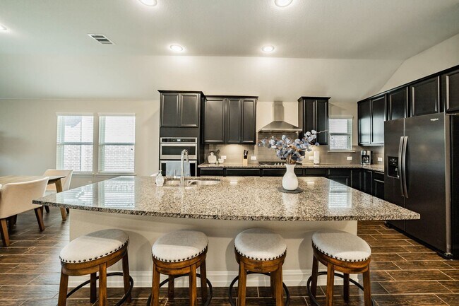 Building Photo - Spacious 3bed/3bath Ft Worth Retreat W/ Gy...