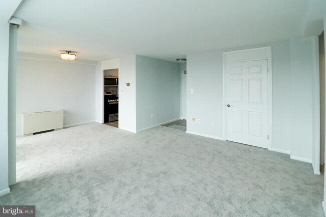 Building Photo - 6621 Wakefield Dr