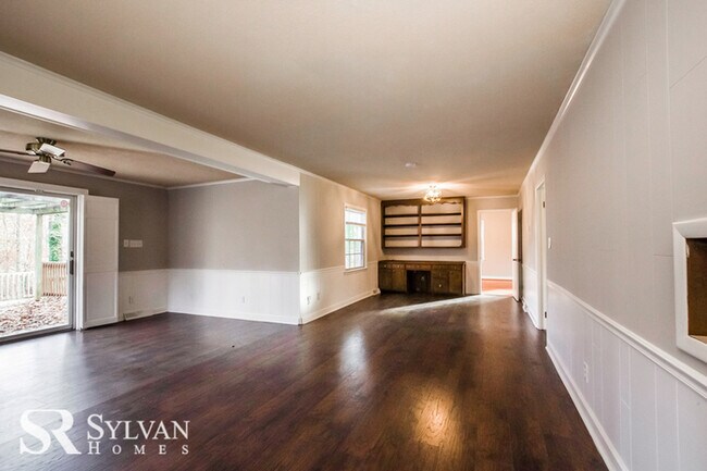 Foto del edificio - This lovely 4BR 2.5BA home is move in ready