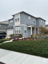 Building Photo - 2721 Parkview Wy
