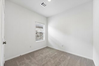 Building Photo - 2207 Salinas Dr