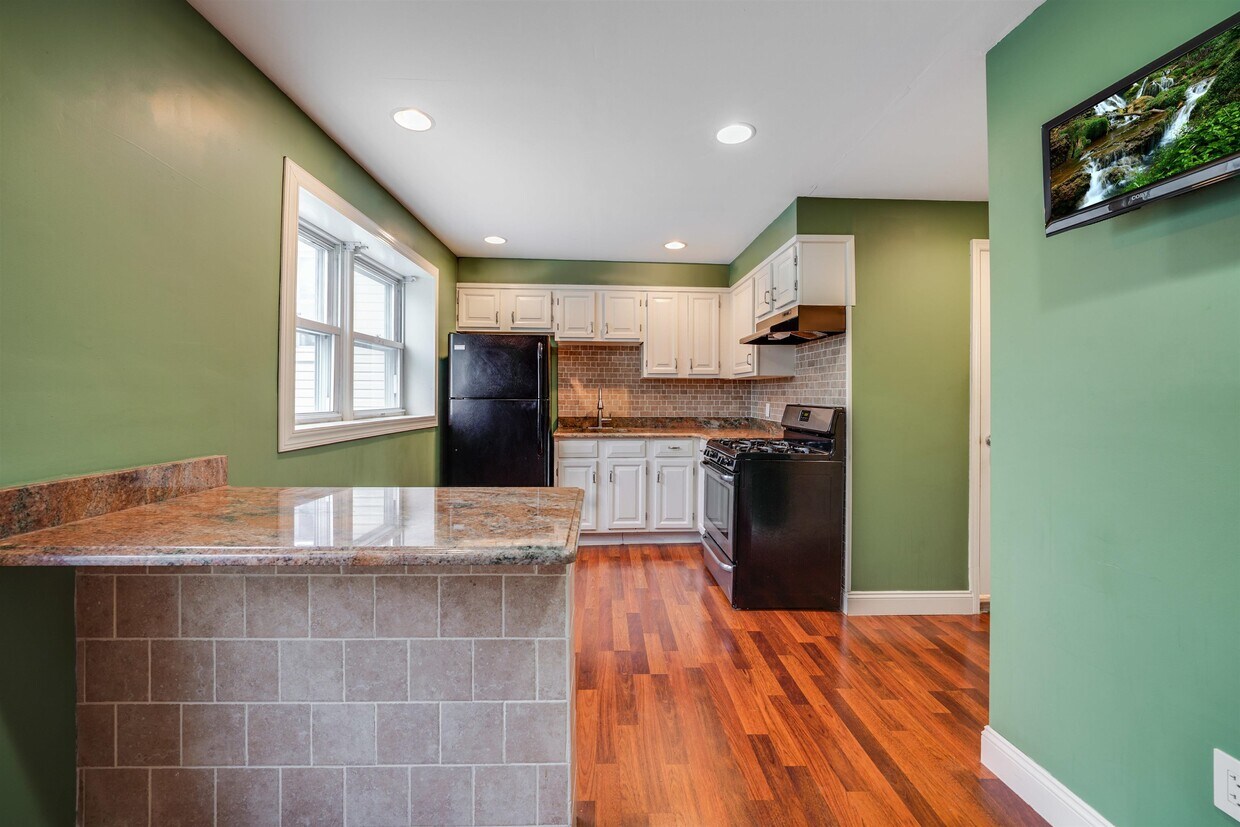 Primary Photo - 122 W 22nd St