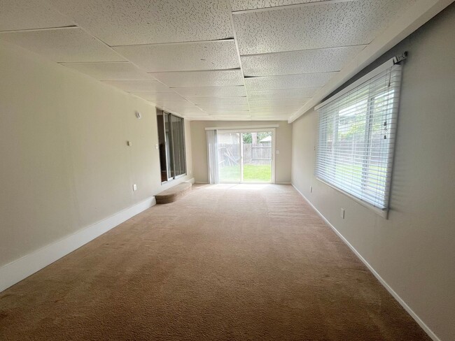 Building Photo - Moddison Duplex