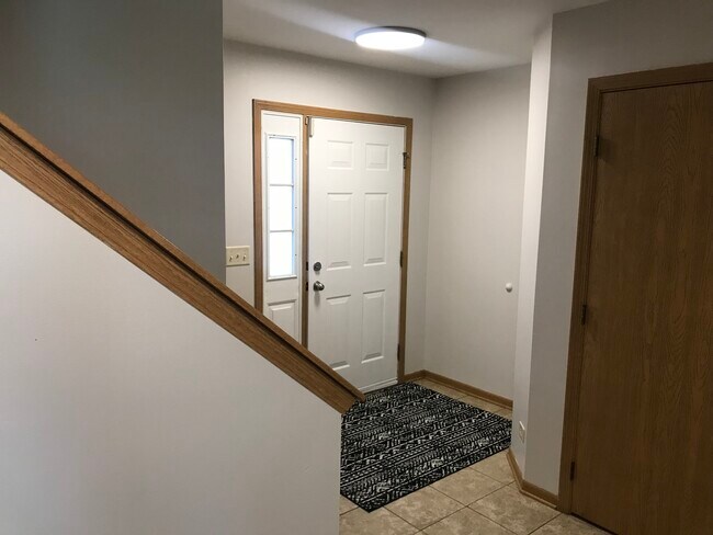 Building Photo - 1308 Jenna Dr