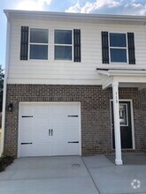 Building Photo - 113 Vlg Grn Dr