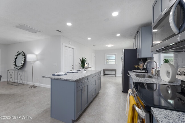 Building Photo - 7869 Jolliet Dr