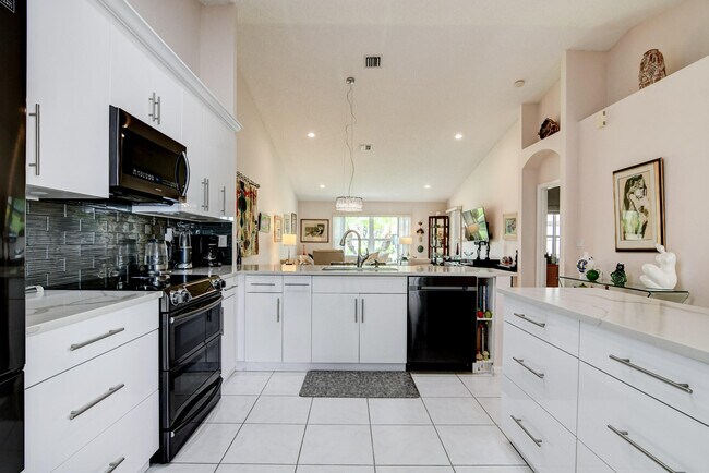 Building Photo - 6065 Lake Hibiscus Dr