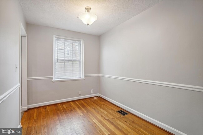 Building Photo - 3506 S Wakefield St