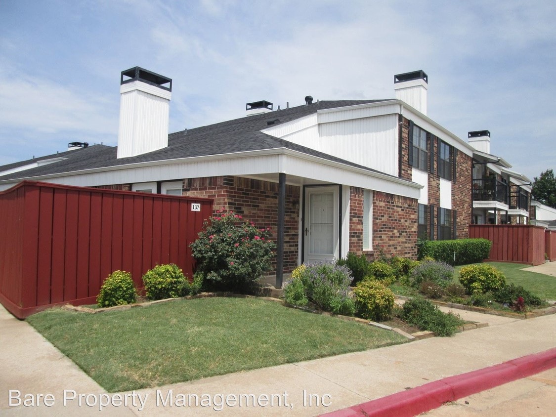 Primary Photo - 3003 River Oaks Dr