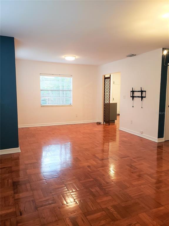 Building Photo - 707 S Lois Ave