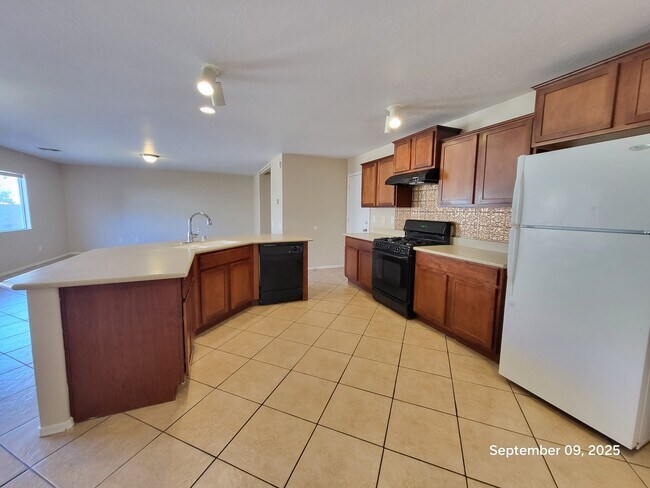 Foto del edificio - 9042 Tolford Ave