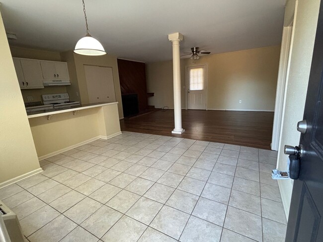 Building Photo - Studio Apartment