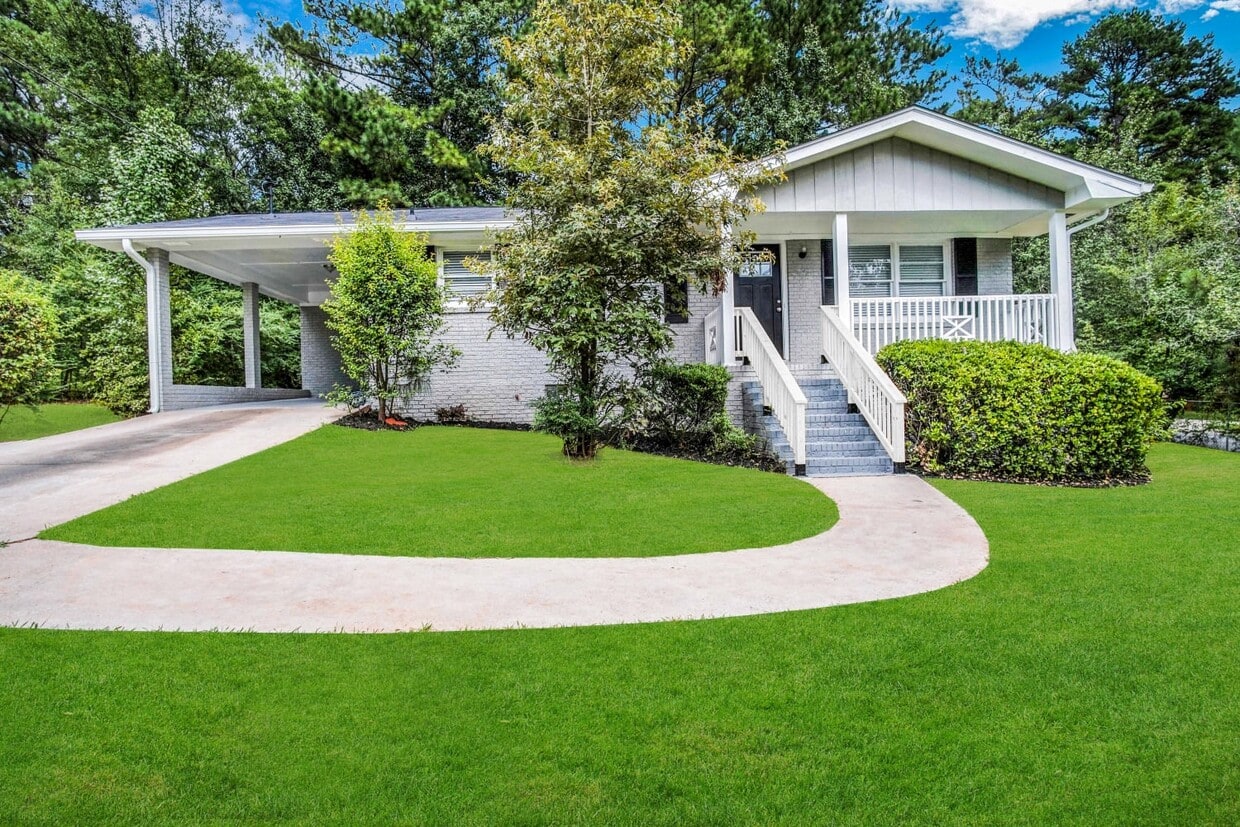Primary Photo - 6263 Green Acres Dr Sw