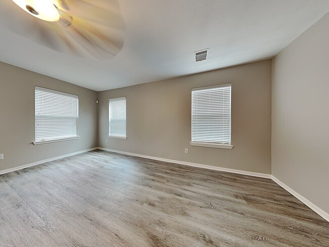Building Photo - 16326 Royal Fort Ln