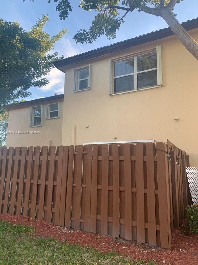 Building Photo - 1485 NE 33rd Rd