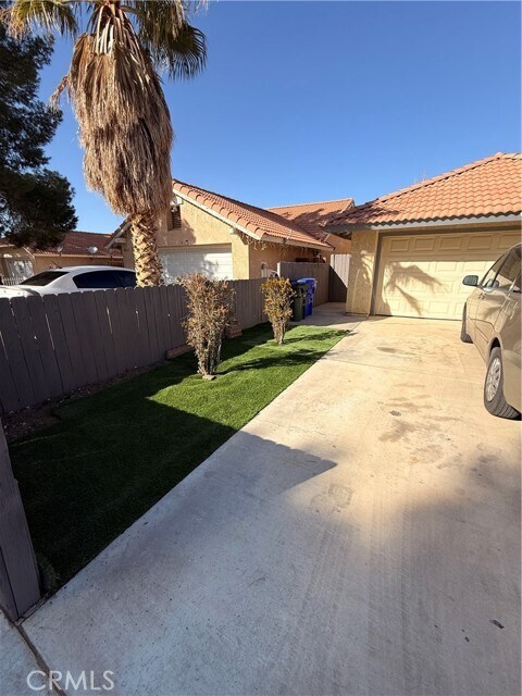 Building Photo - 10452 Zinfandel Dr