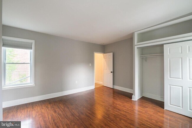 Building Photo - 2324 Lombard St