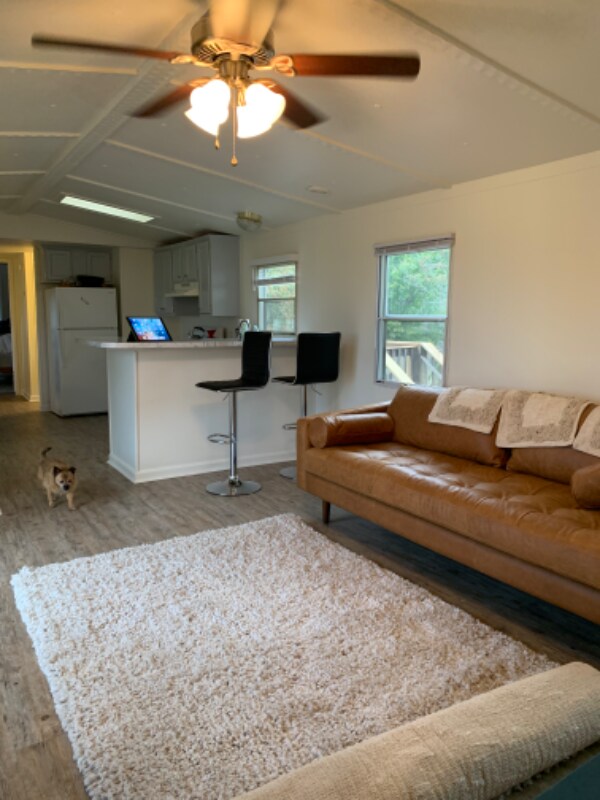 Building Photo - 1305 Mortimer Dr
