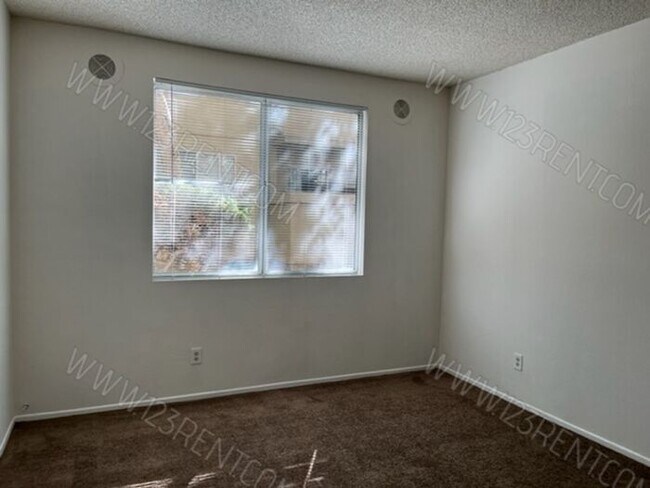 Foto del edificio - 2BD/ 2BTH 1ST LEVEL CONDO WEST LANCASTER