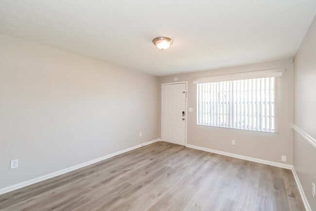 Foto del edificio - 5664 Minocqua St