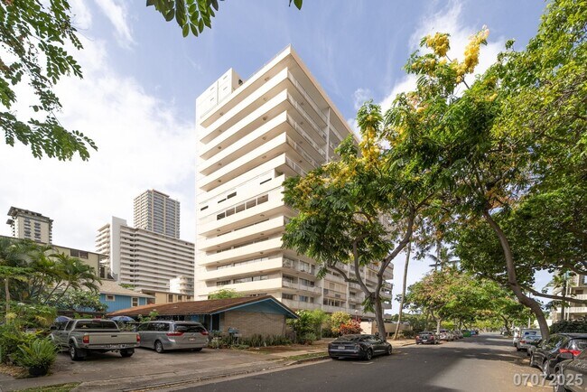 Foto del edificio - Oahu Surf I End Unit, Beautifully Renovated Waikiki Condo w/Views