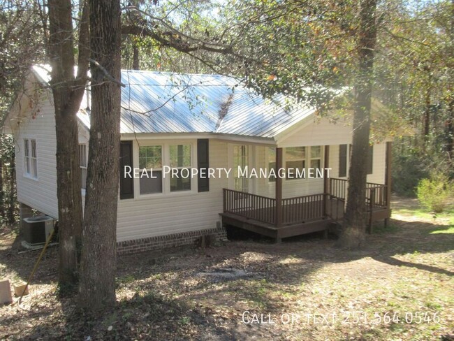 Building Photo - 2 Bedroom 1 Bath Remodeled Home off Moffet...