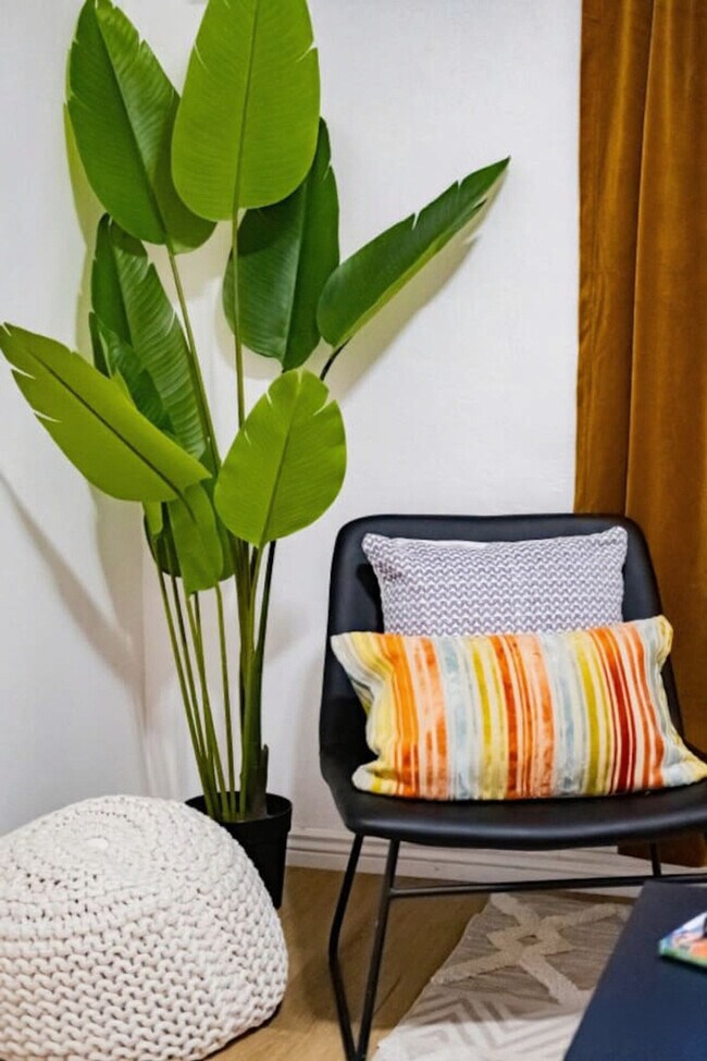 Foto del edificio - 170 E 100 N