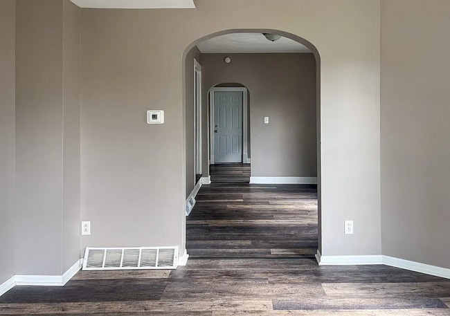 Building Photo - 7 Earl Ave