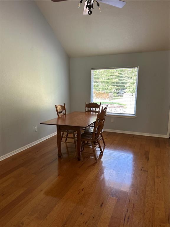 Foto del edificio - 2010 S Elm St