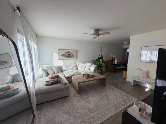 Foto del edificio - 1127 Laurel Ln