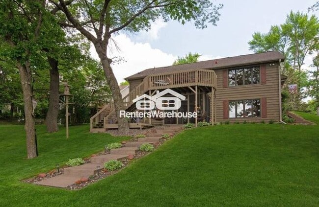 Building Photo - Beautiful Lakefront, Furnished