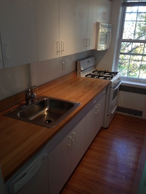 Building Photo - 35 Clinton Pl