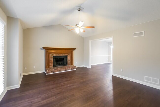 Foto del edificio - 2715 Horseshoe Creek Dr