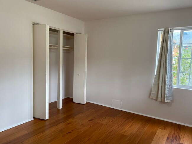 Building Photo - 8644 Yorktown Ave