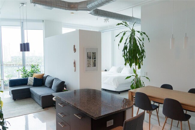 Foto del edificio - 3029 NE 188th St