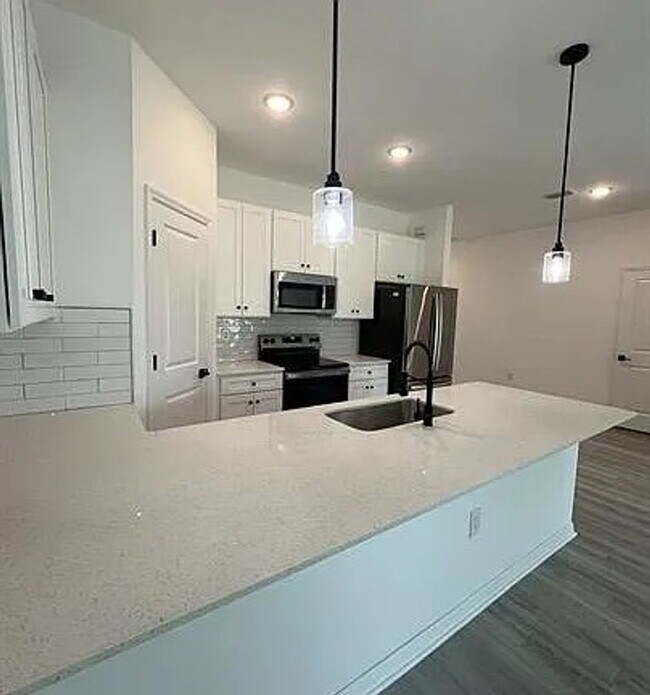 Foto del edificio - 4697 Golfview Blvd