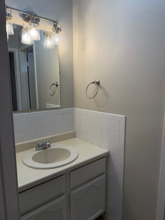 Foto del edificio - 3501 McDonell Ave