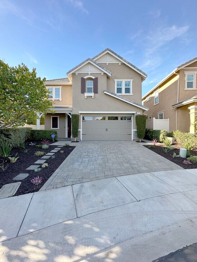 Primary Photo - Single-Family Home - 4 Bed + 3 Bath in Lak...