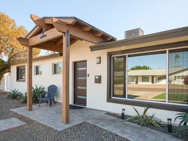 Building Photo - Welcome to Your 4BR Dream Home in the Hear...