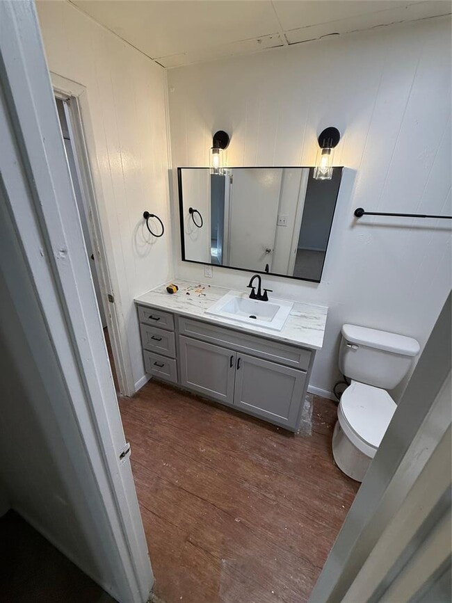 Foto del edificio - 2103 Dixie Ln