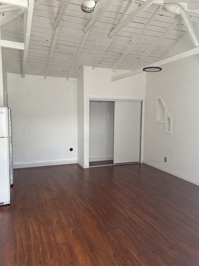 Building Photo - 3957 Tilden Ave