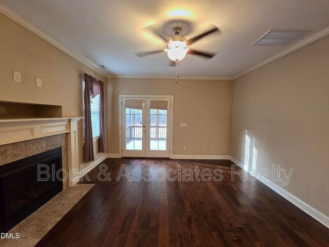 Building Photo - 100 Scarlet Bell Dr